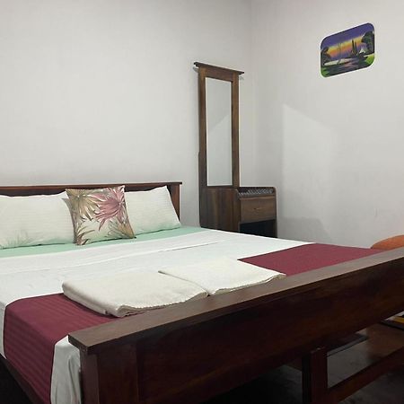 Lake Classical Guest House Канді Екстер'єр фото