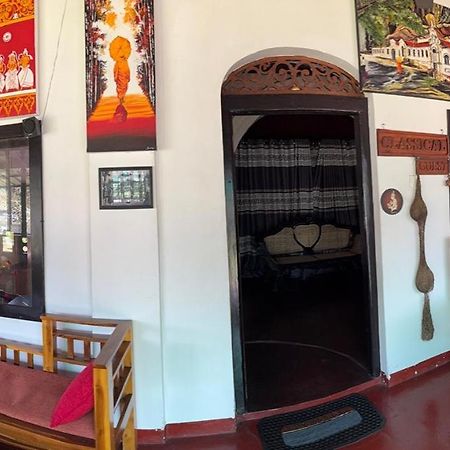 Lake Classical Guest House Канді Екстер'єр фото