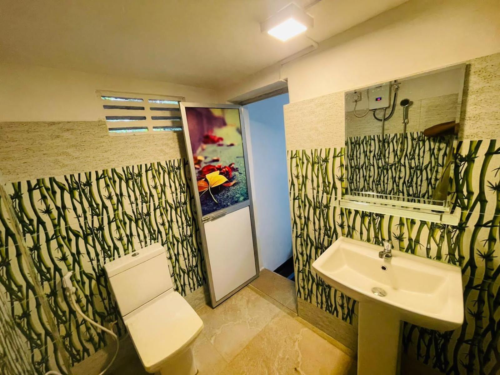 Lake Classical Guest House Канді Екстер'єр фото