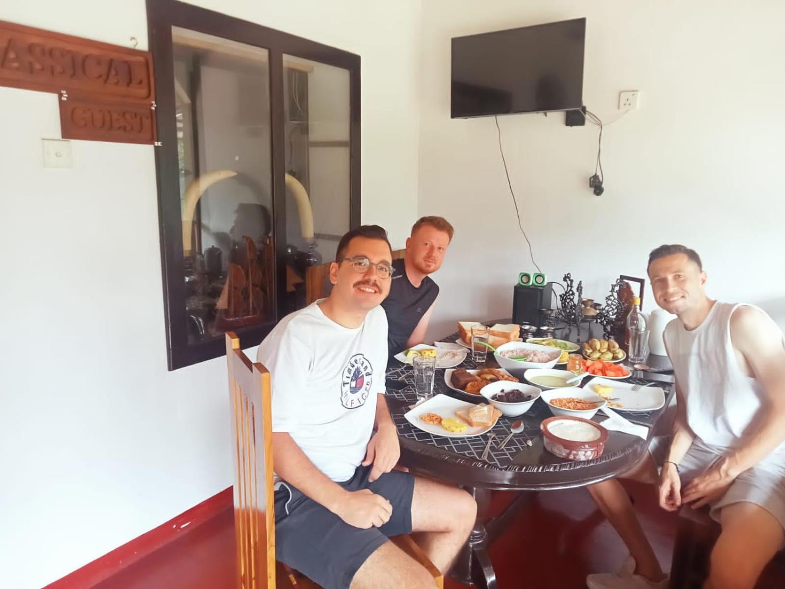 Lake Classical Guest House Канді Екстер'єр фото