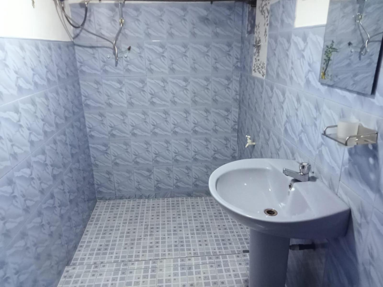 Lake Classical Guest House Канді Екстер'єр фото
