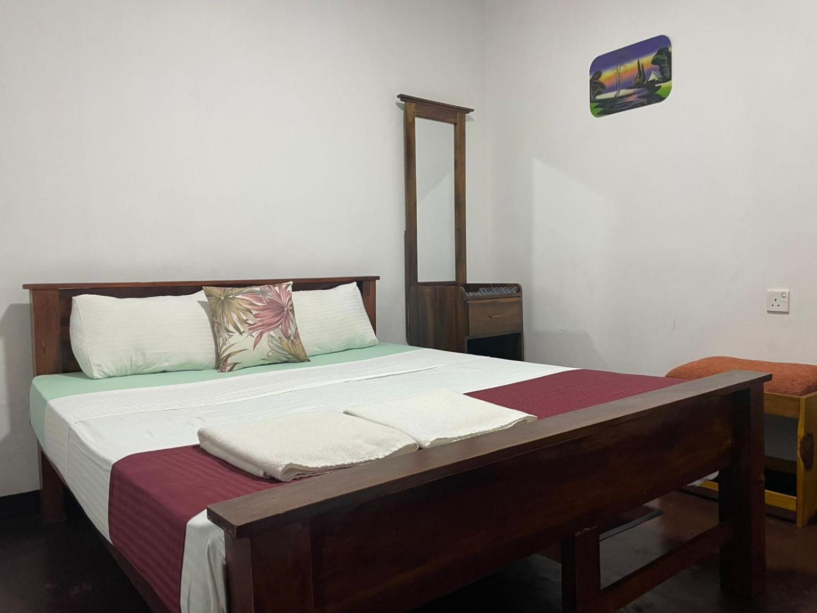 Lake Classical Guest House Канді Екстер'єр фото