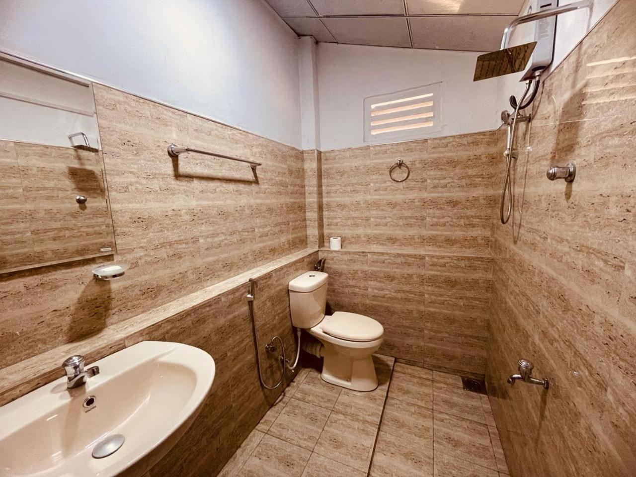 Lake Classical Guest House Канді Екстер'єр фото