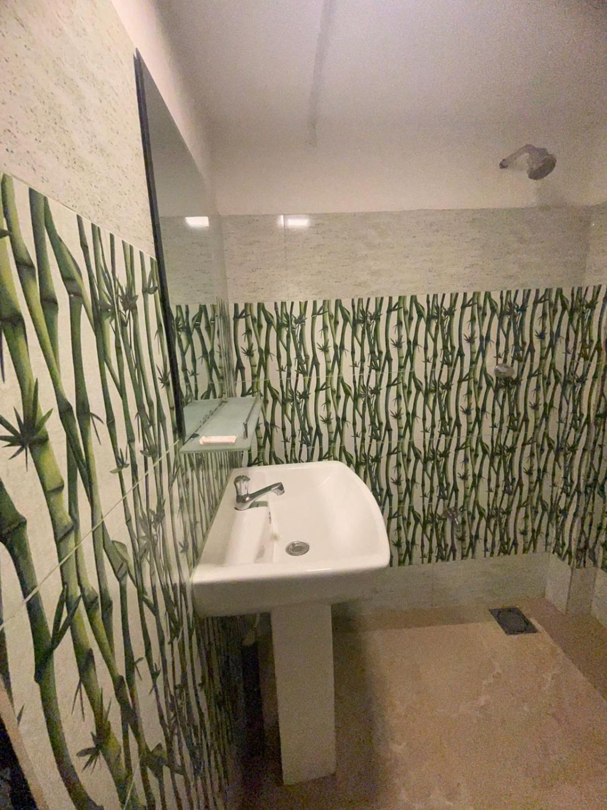 Lake Classical Guest House Канді Екстер'єр фото