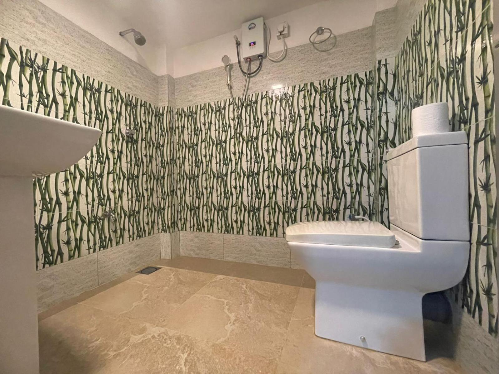 Lake Classical Guest House Канді Екстер'єр фото