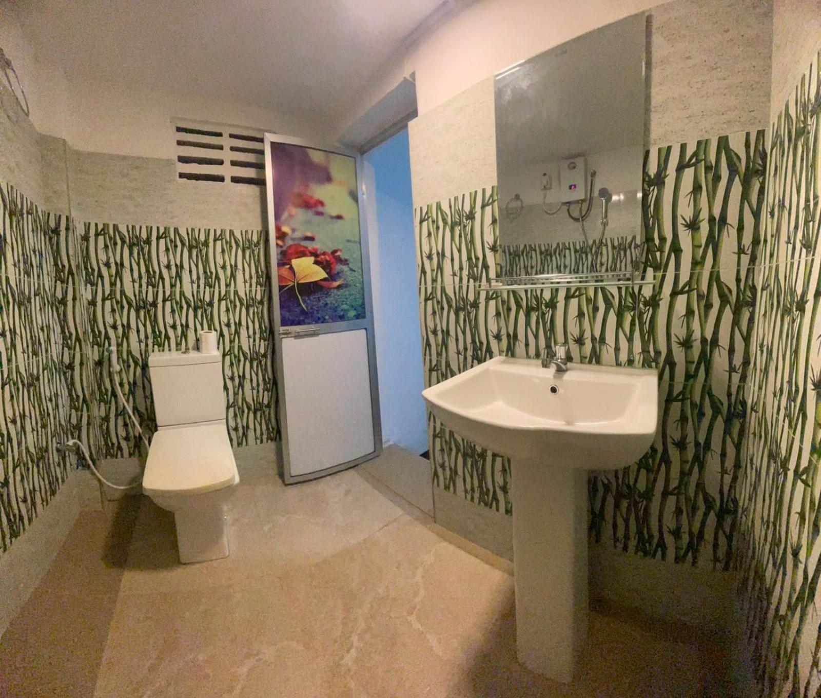 Lake Classical Guest House Канді Екстер'єр фото